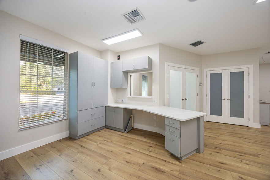 More Photos Of 871 106th Ave N, Naples Medical For Sale