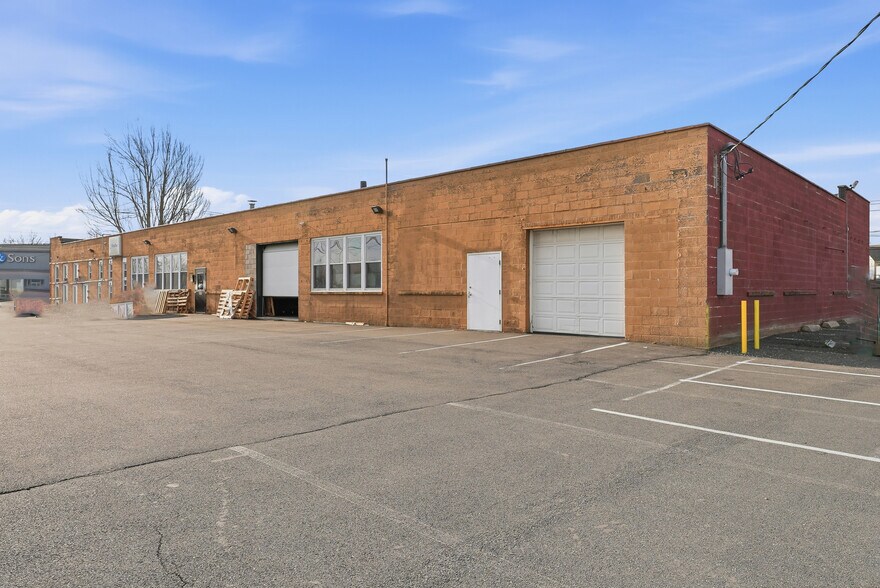 Primary Photo Of 1004-1020 Memorial Ave, West Springfield Flex For Lease