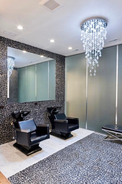 More Photos Of 22 E Elm St, Chicago Storefront Retail Office For Sale