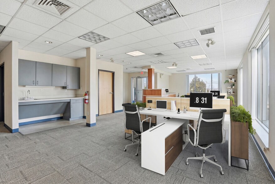 More Photos Of 1645-1655 Hausman Rd, Allentown Storefront Retail Office For Lease