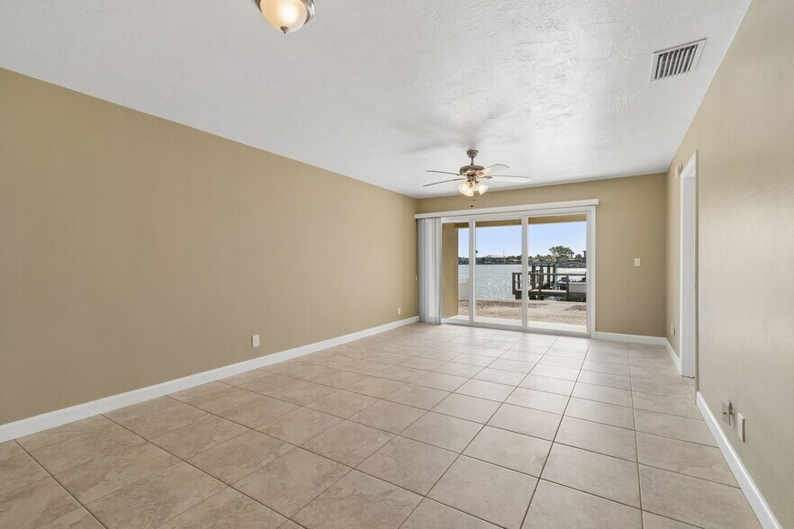 More Photos Of 2307 Bay Blvd, Indian Rocks Beach Apartments For Sale
