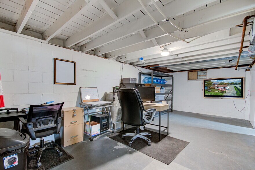 More Photos Of 4451 Old Allisonville Rd, Indianapolis Office For Sale