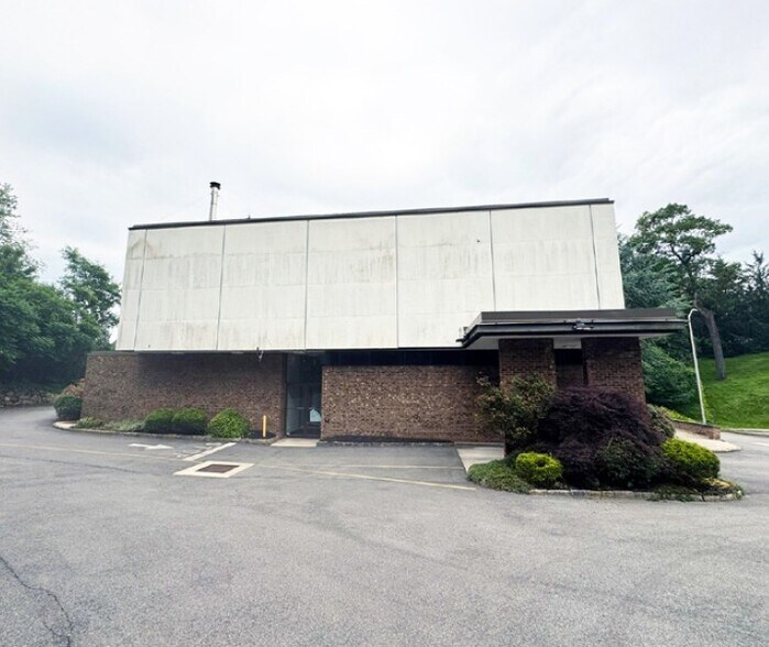 Primary Photo Of 100 Corporate Park Dr, White Plains Bank For Lease