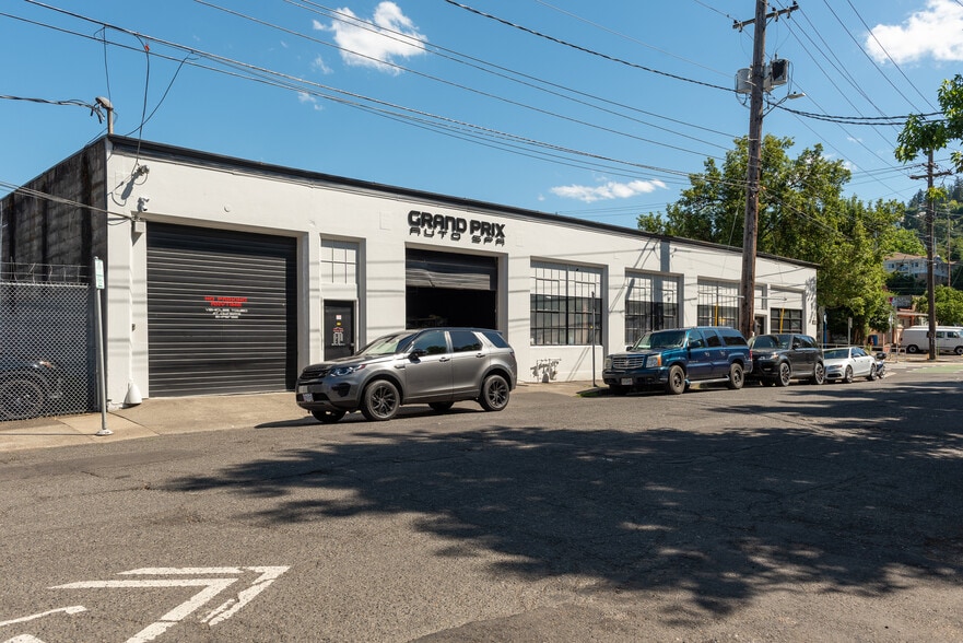 Primary Photo Of 1631 SW Jefferson St, Portland Research And Development For Lease