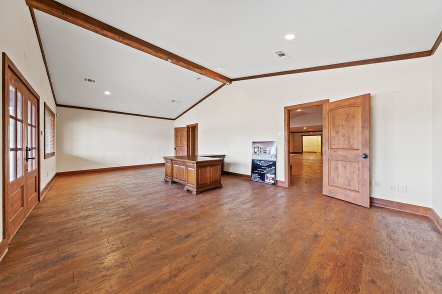 More Photos Of 6401 Rock Creek Rd, Waco Freestanding For Sale