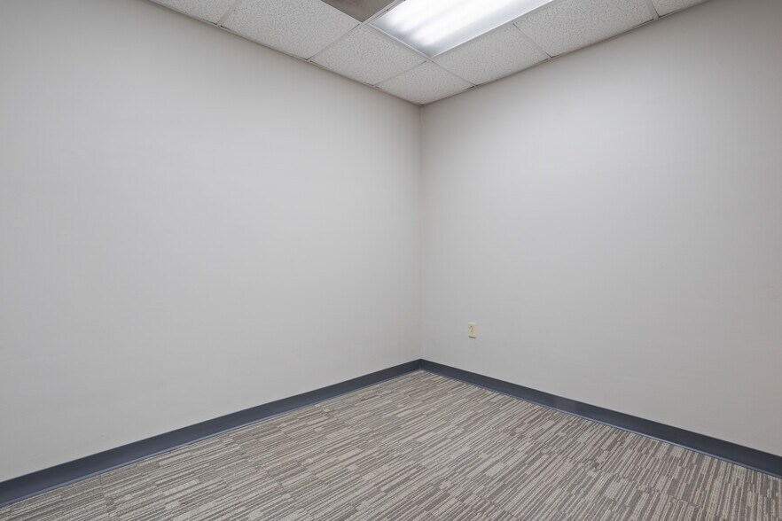 More Photos Of 282 Lameuse St, Biloxi Office For Sale