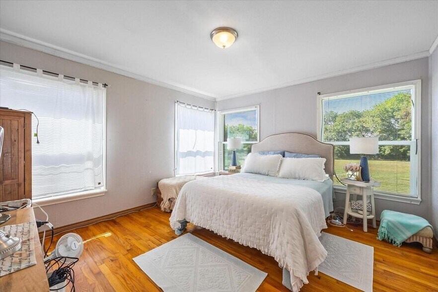 More Photos Of 106 Saint Mary St, Rockwall Office Residential For Sale