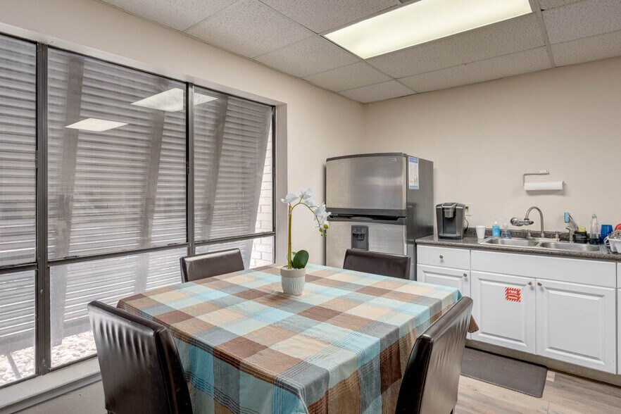 More Photos Of 700-H Everhart Rd, Corpus Christi Office For Sale