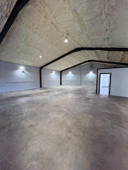 More Photos Of 6251 Griggs Rd, Houston Warehouse For Sale