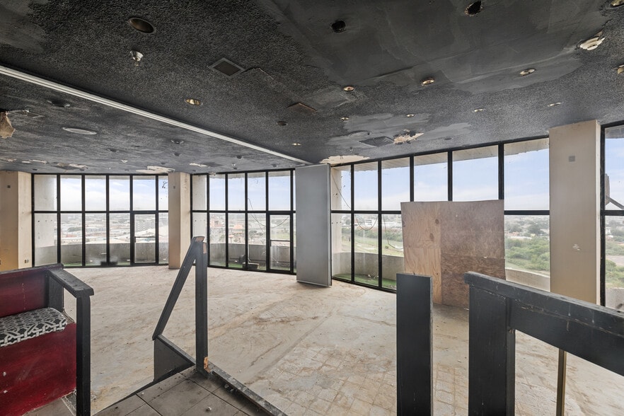 More Photos Of 1 S Main Ave, Laredo Hotel For Sale