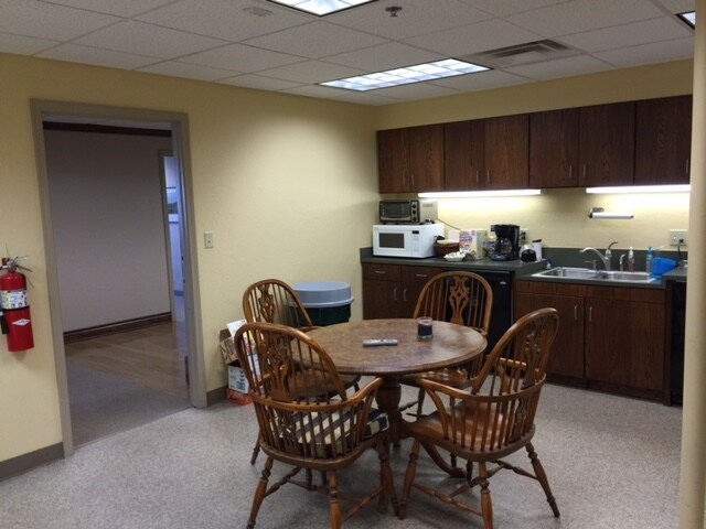 More Photos Of 2800-2828 W Country Club Dr, Oklahoma City General Retail For Lease