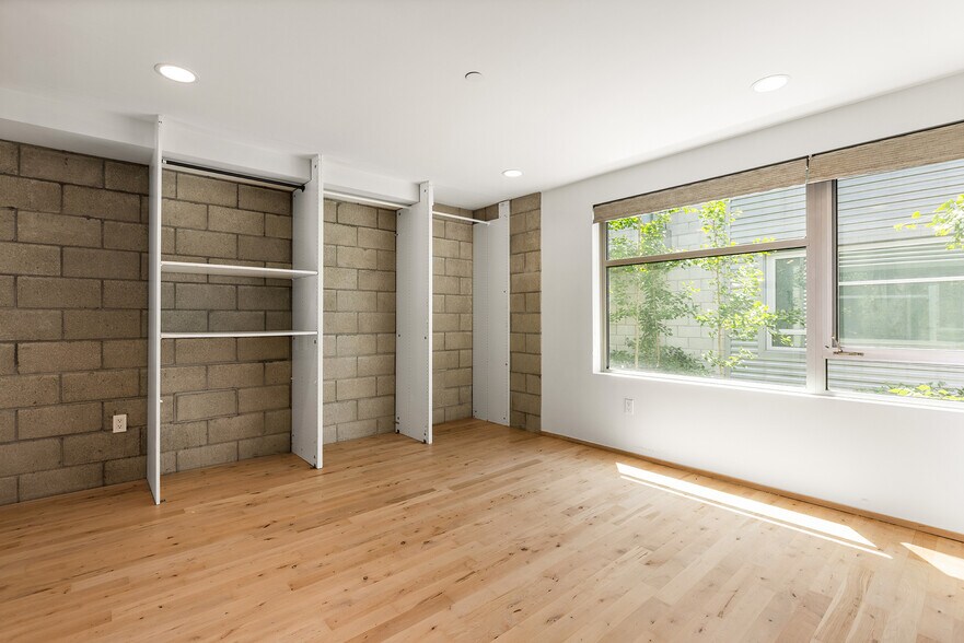 More Photos Of 3450 Cahuenga Blvd W, Los Angeles Office Residential For Sale
