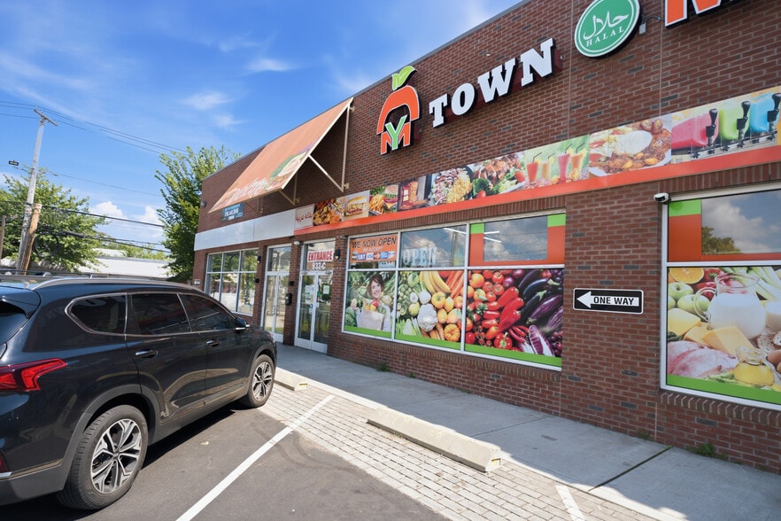 More Photos Of 937 State St, Bridgeport Storefront For Sale