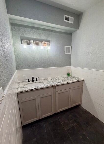 More Photos Of 68 Circle Dr, Marion Light Manufacturing For Sale