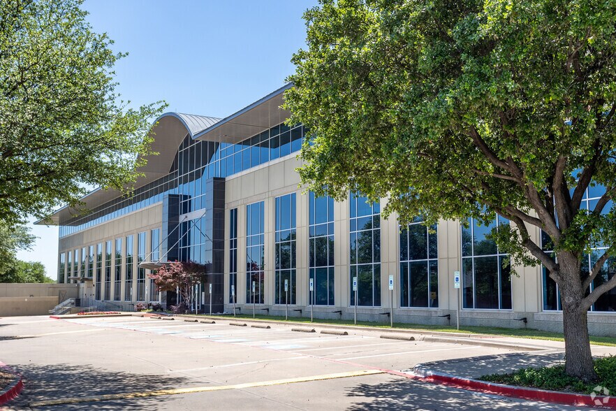 More Photos Of 3929 W John Carpenter Fwy, Irving Office For Sale