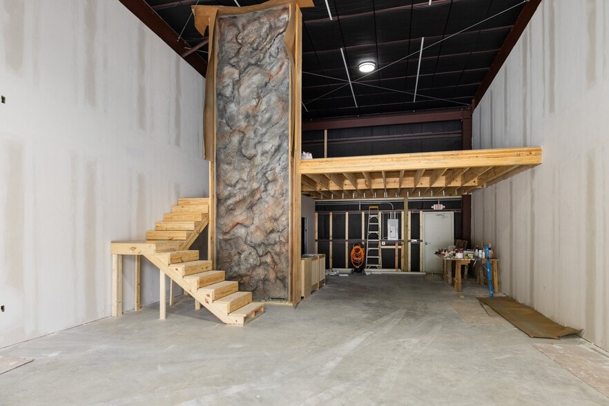 More Photos Of 17214 Huffmeister Rd, Cypress Showroom For Sale