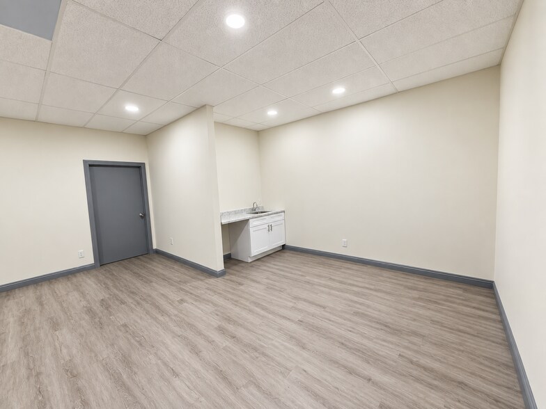 More Photos Of 1619-1623 S Minnie St, Santa Ana Flex For Lease