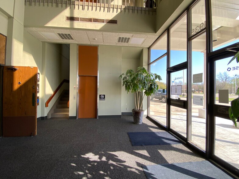 More Photos Of 1935 Airline Dr, Bossier City Bank For Sale