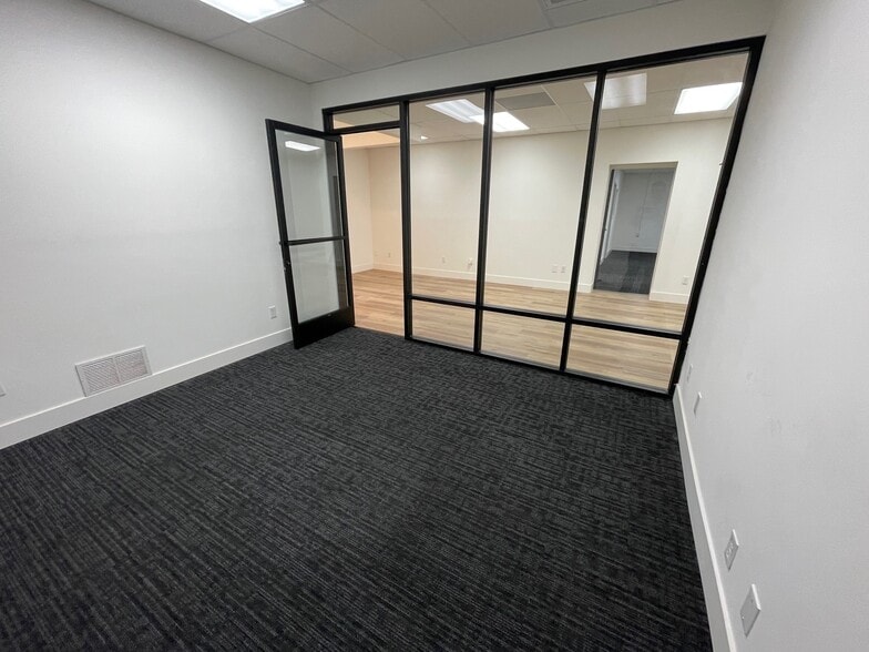 More Photos Of 3212-3214 W Burbank Blvd, Burbank Office For Lease