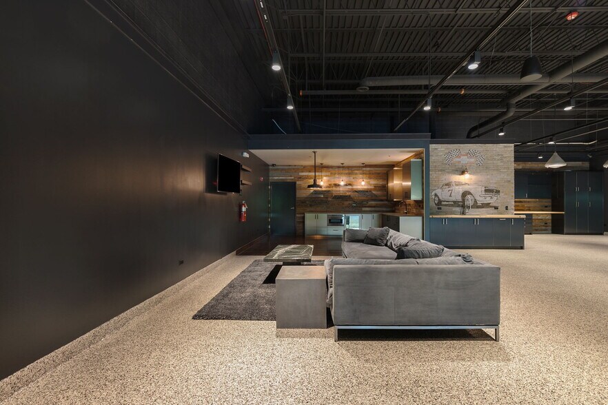 More Photos Of 1180-1198 Heather Dr, Lake Zurich Warehouse For Sale