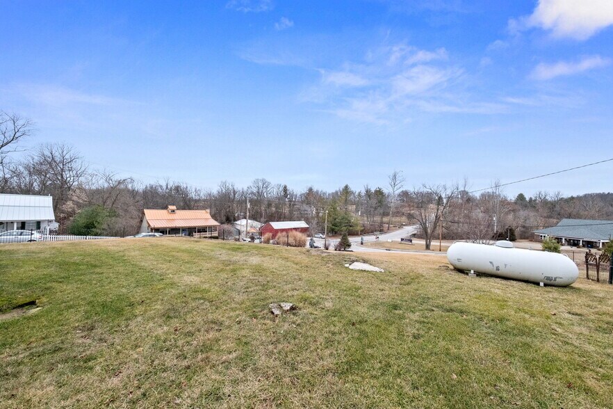 More Photos Of 5595 Walnut St, Augusta Storefront For Sale