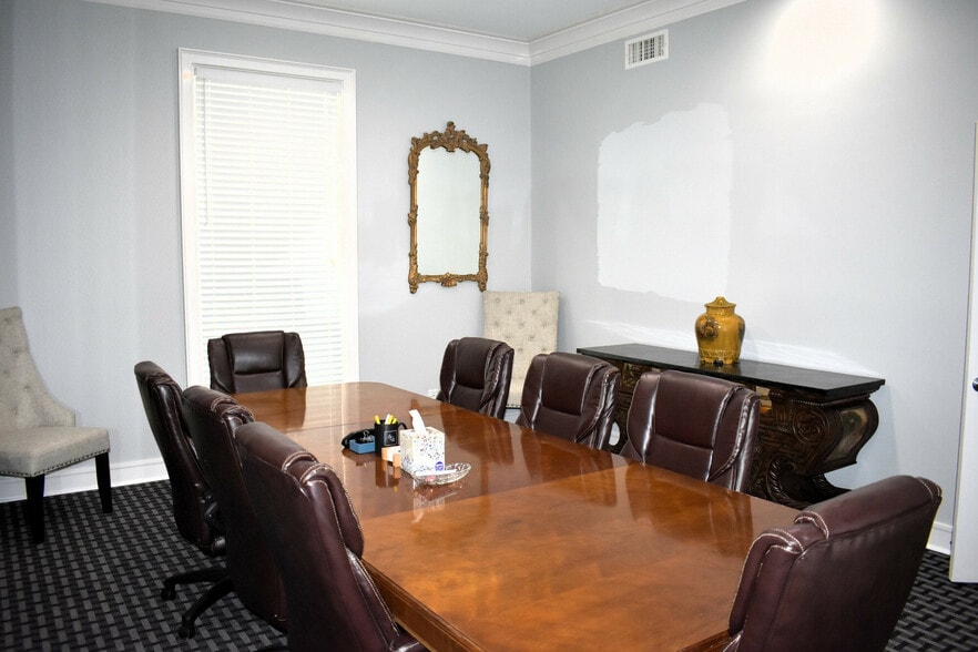 More Photos Of 1019 S Perry St, Montgomery Office For Sale