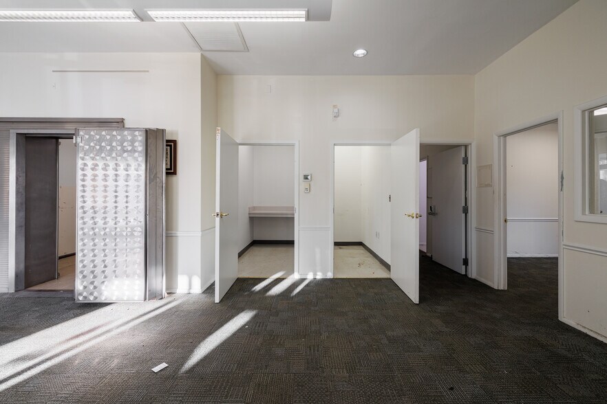 More Photos Of 15920 Old Frederick Rd, Woodbine Bank For Lease