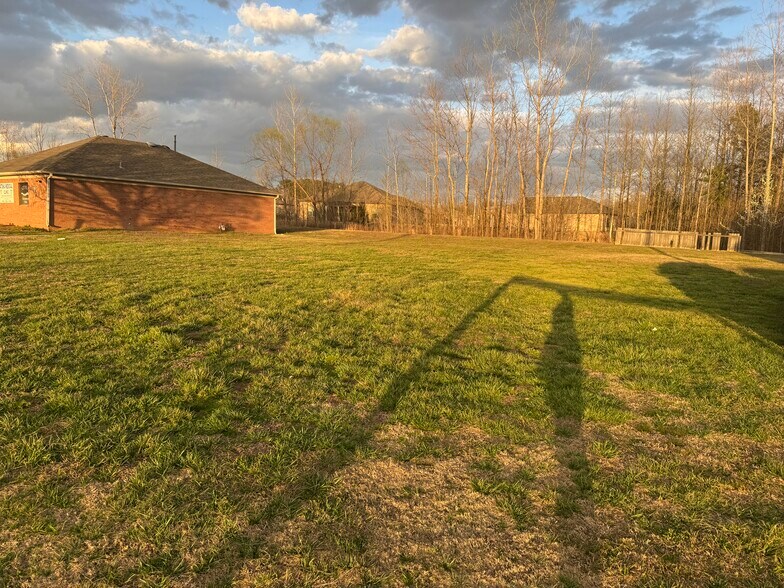 More Photos Of 100 Commercial Dr, Atoka General Retail For Sale