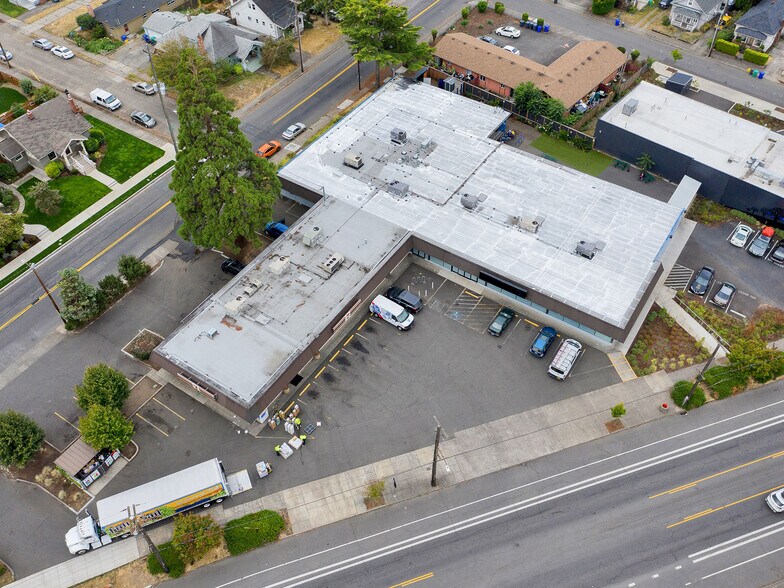 More Photos Of 6130-6144 SE Foster Rd, Portland Freestanding For Lease