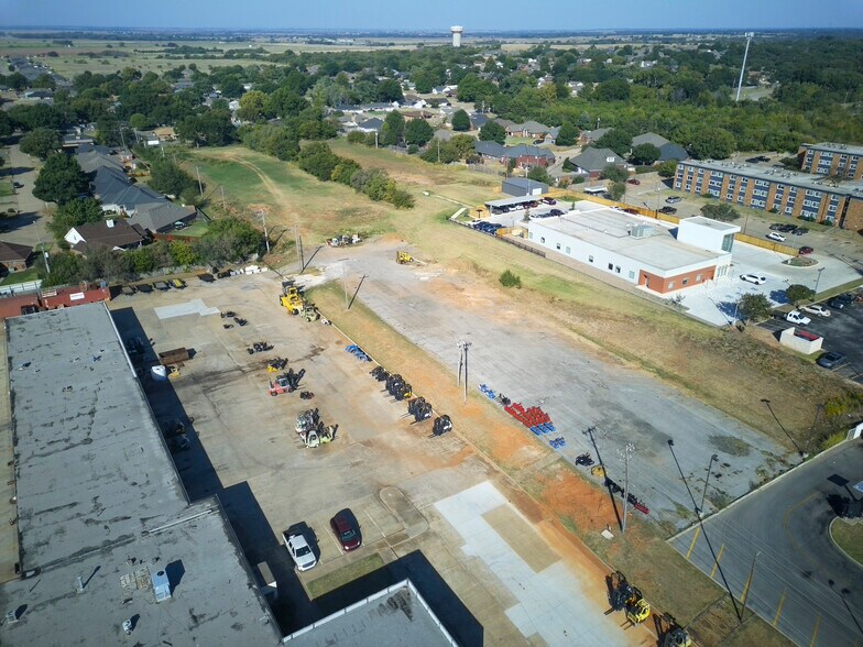 More Photos Of 1909 N Highway 81, Duncan Auto Dealership For Sale