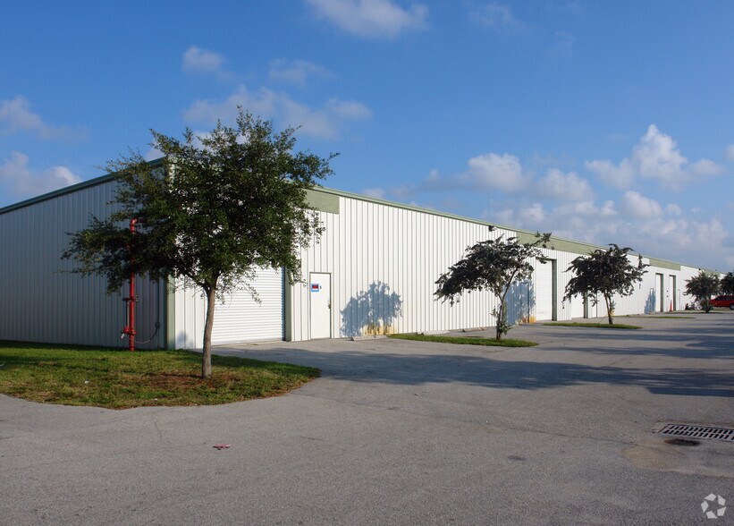 More Photos Of 825 15th St, Lake Park Warehouse For Lease
