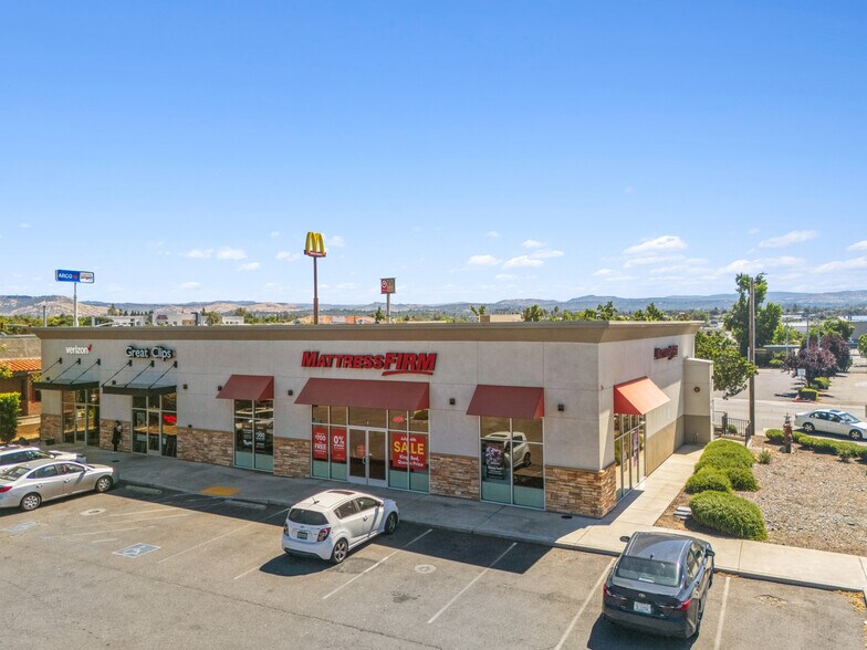 More Photos Of 375 Oro Dam Blvd E, Oroville Freestanding For Sale