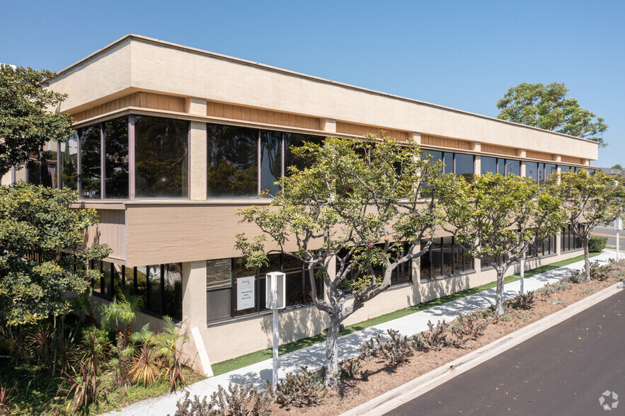 Primary Photo Of 1303 Avocado Ave, Newport Beach Medical For Lease