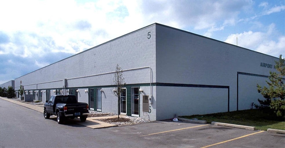 More Photos Of 29031-29045 Airport Dr, Romulus Unknown For Lease