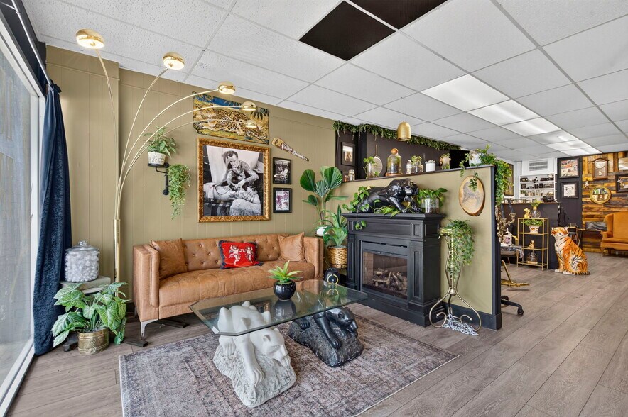 More Photos Of 1950 S Glenstone Ave, Springfield Storefront For Sale