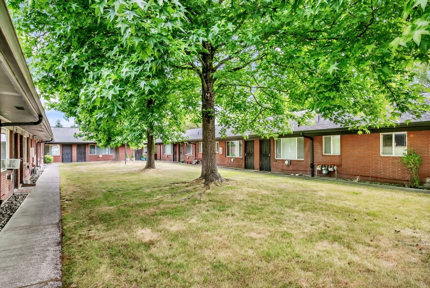 More Photos Of 2710 E Sixth St, Vancouver Apartments For Sale