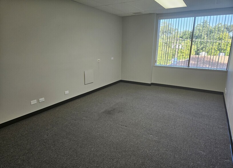 More Photos Of 1263 S Highland Ave, Lombard Medical For Lease