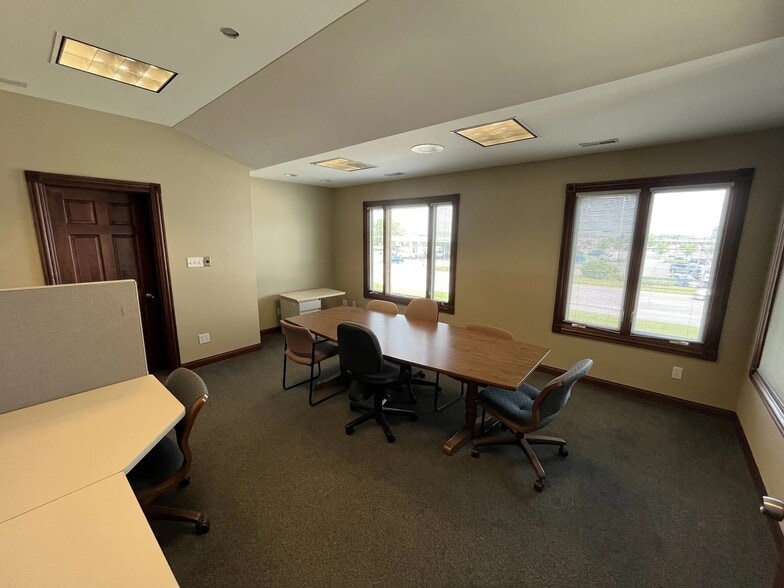 More Photos Of 8080 E 109th Ave, Crown Point Office Residential For Lease
