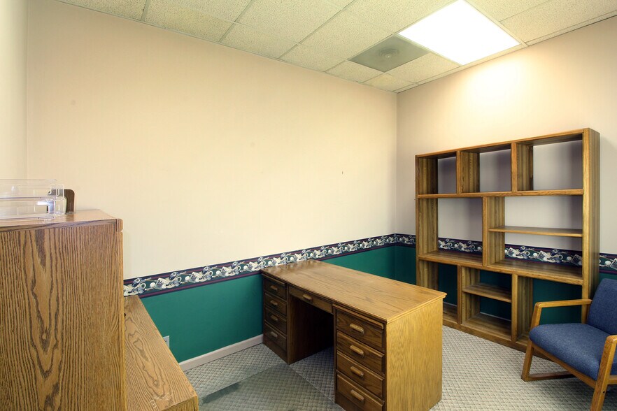 More Photos Of 5911-5921 Rutledge Pike, Knoxville Medical For Lease