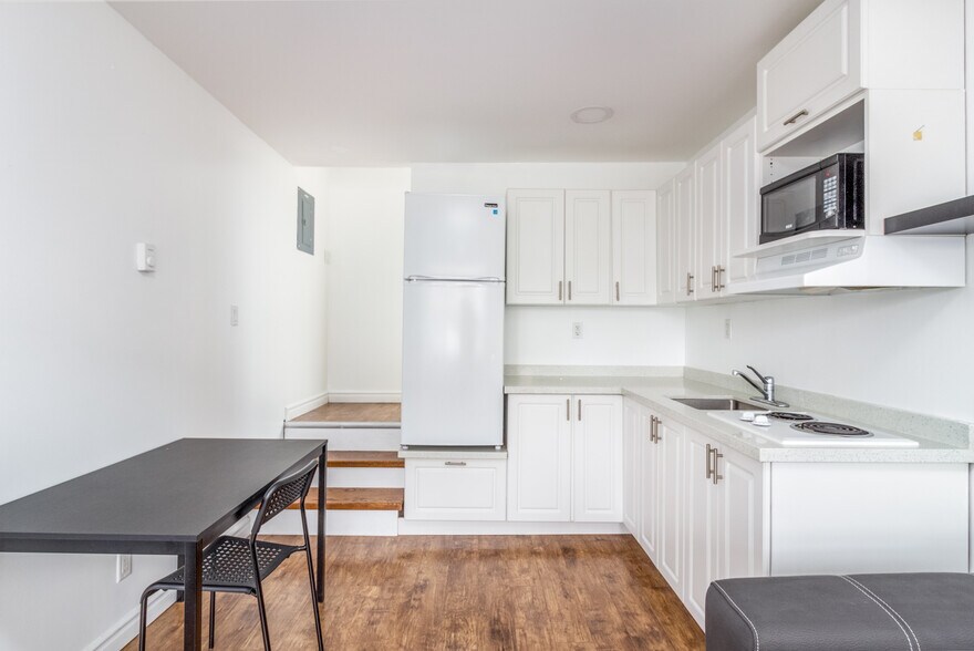 More Photos Of 3263 Lake Shore Blvd W, Toronto Dormitory For Sale