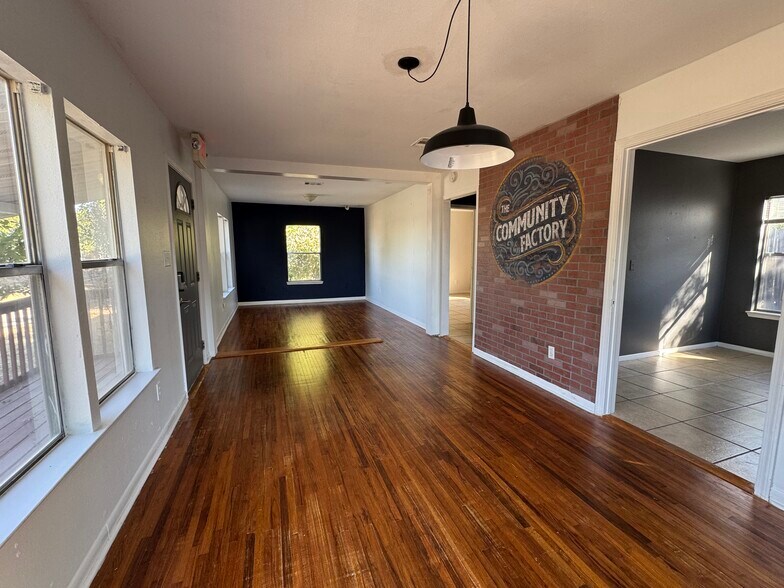 More Photos Of 204 West Street, Hutto Office For Lease