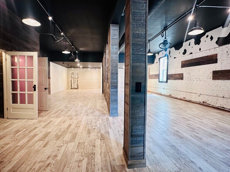 More Photos Of 103 N College Ave, Newton General Retail For Lease
