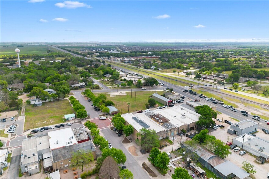 More Photos Of 117 East St, Hutto Loft Creative Space For Sale