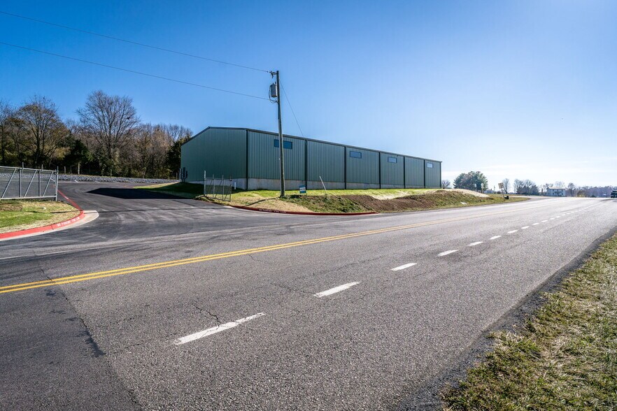 More Photos Of 1571 Pleasants Dr dr, Mount Crawford Warehouse For Lease