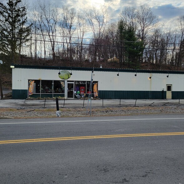 More Photos Of 609 Route 208, Gardiner General Retail For Sale