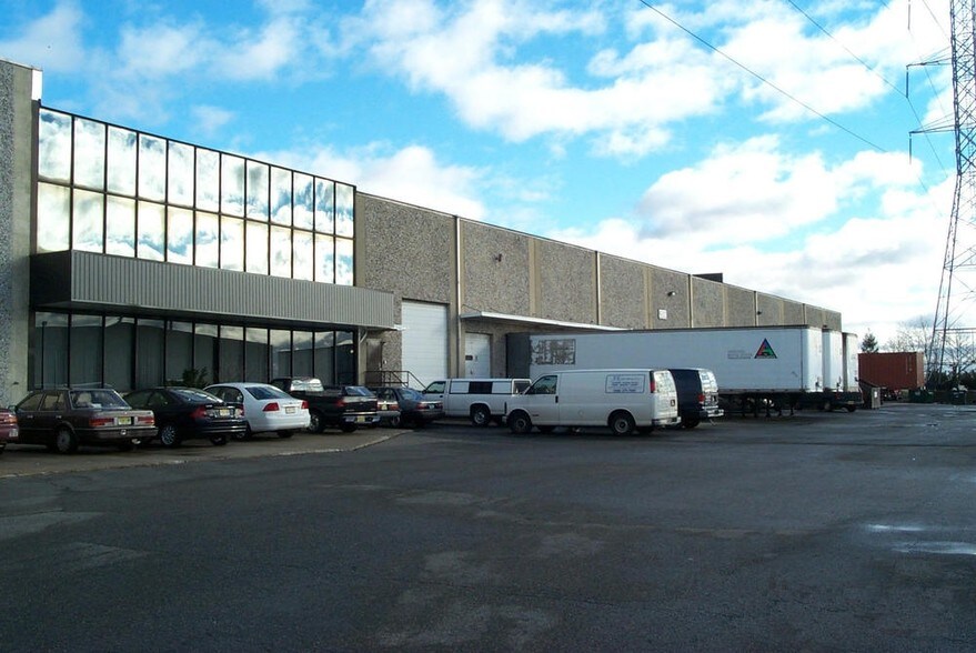 More Photos Of 41-49 Executive Ave, Edison Warehouse For Lease