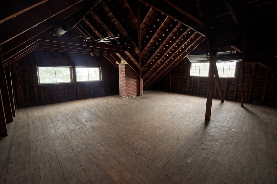 More Photos Of 8 W High St, East Hampton Office For Sale