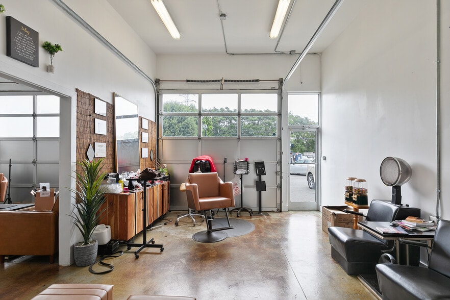 More Photos Of 1726 Altamont Ave, Richmond Warehouse For Lease