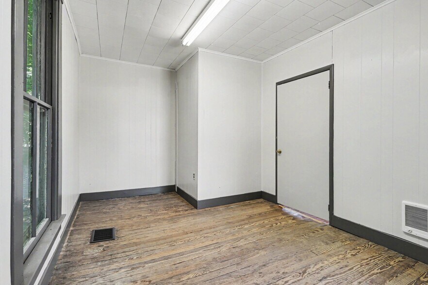More Photos Of 9030 Columbus Rd, Mount Vernon Religious Facility For Lease