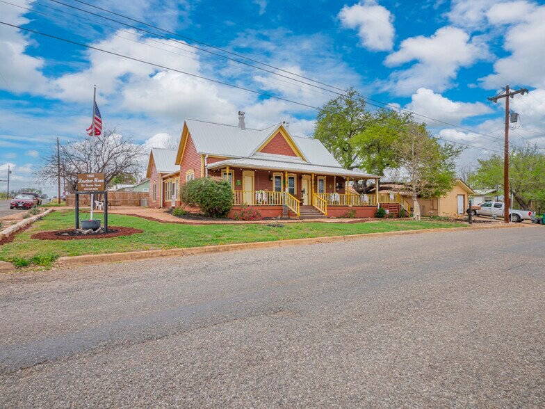 More Photos Of 1307 Wright St, Llano Freestanding For Sale